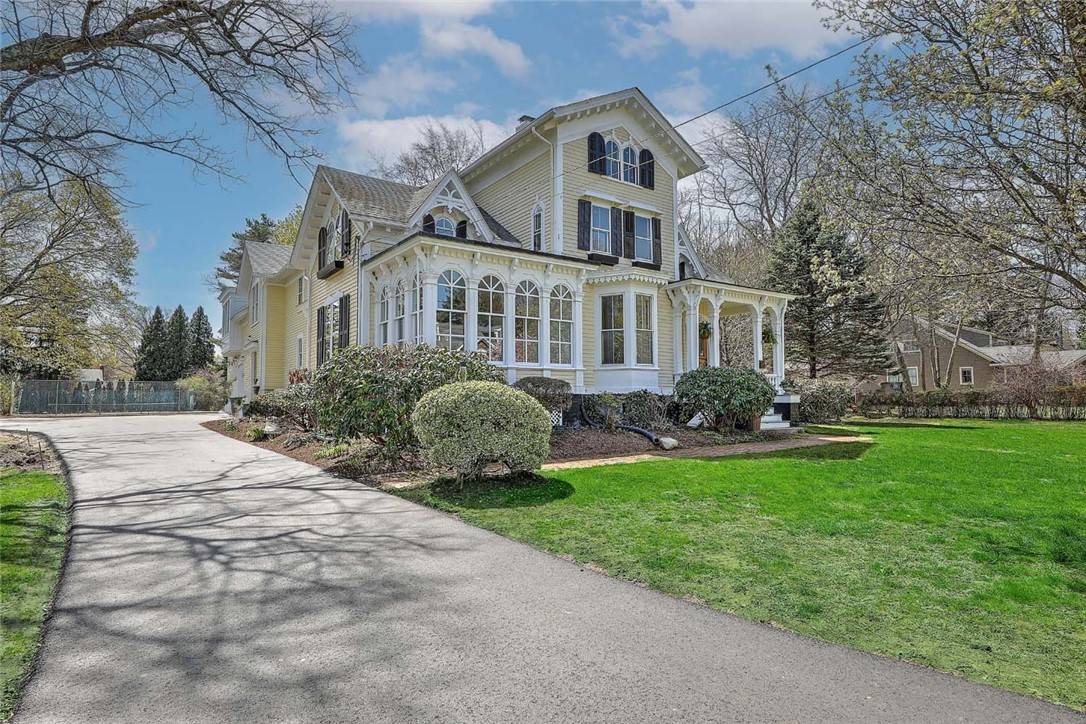 53 Jennys LN, Barrington, RI 02806