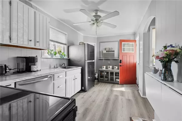 West Warwick, RI 02893,35 Sunset AVE