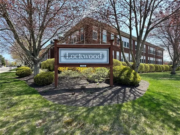 3524 West Shore RD #214,  Warwick,  RI 02886