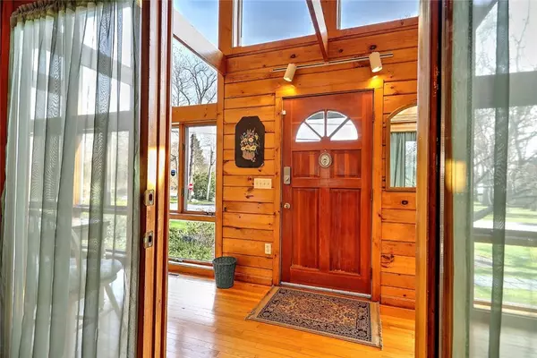 Warren, RI 02885,3 Katie DR