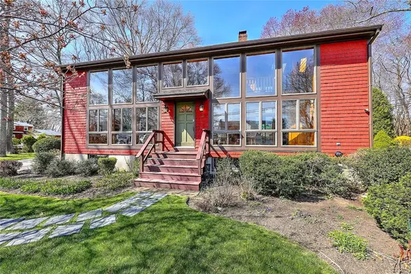 3 Katie DR, Warren, RI 02885