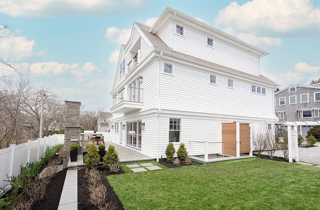 Middletown, RI 02842,10 Stimpson ST