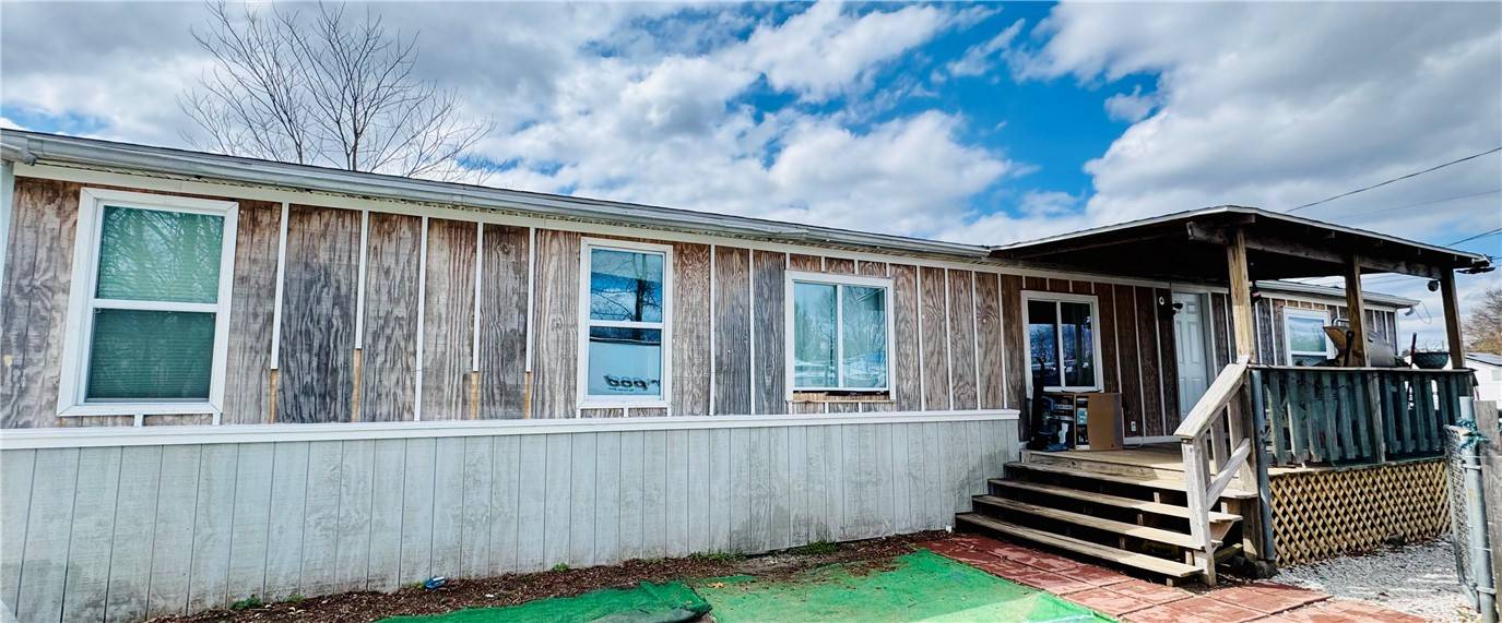 91 Seabiscuit PL, Pawtucket, RI 02861