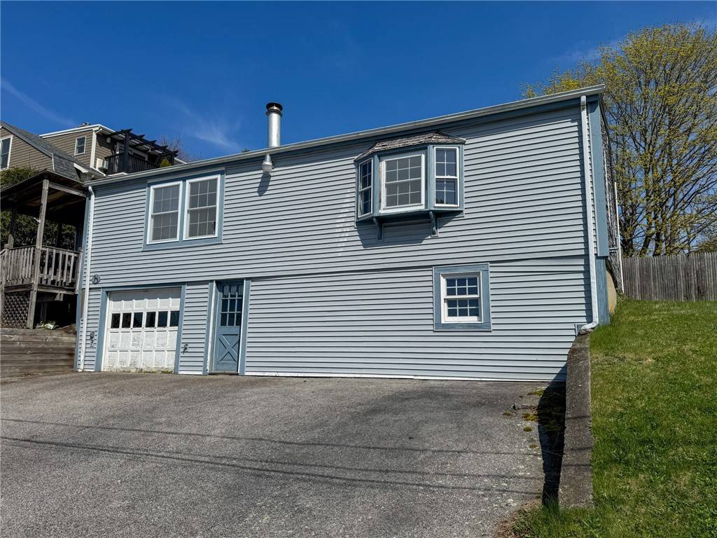 8 Tucker AVE, Tiverton, RI 02878