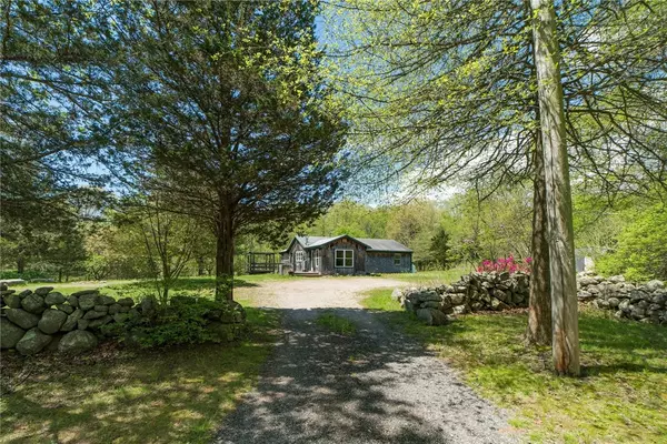 27 North RD, Hopkinton, RI 02833