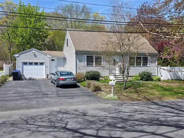 35 Boyd AVE, East Providence, RI 02914