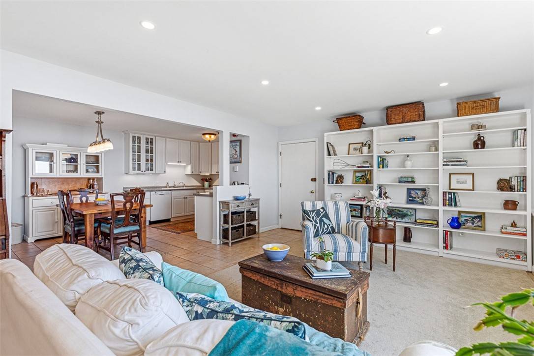 Bristol, RI 02809,221 Hope ST #7