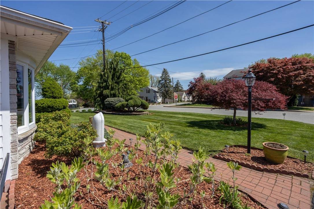 Johnston, RI 02919,21 Boundary AVE