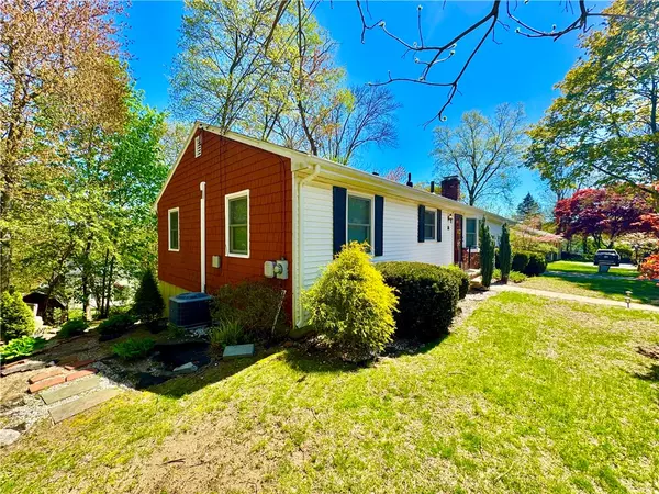 Johnston, RI 02919,16 Grove AVE