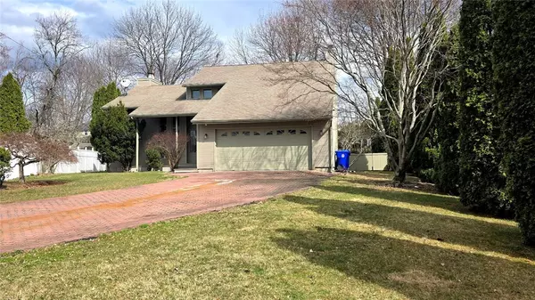 7 Kristen DR, North Providence, RI 02911