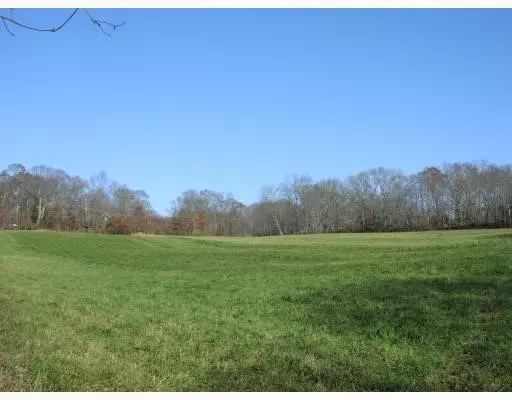 536 Highland RD, Tiverton, RI 02878
