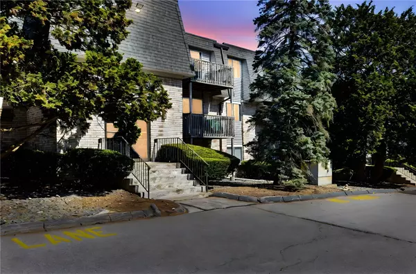 North Providence, RI 02904,1560 Douglas AVE #B19