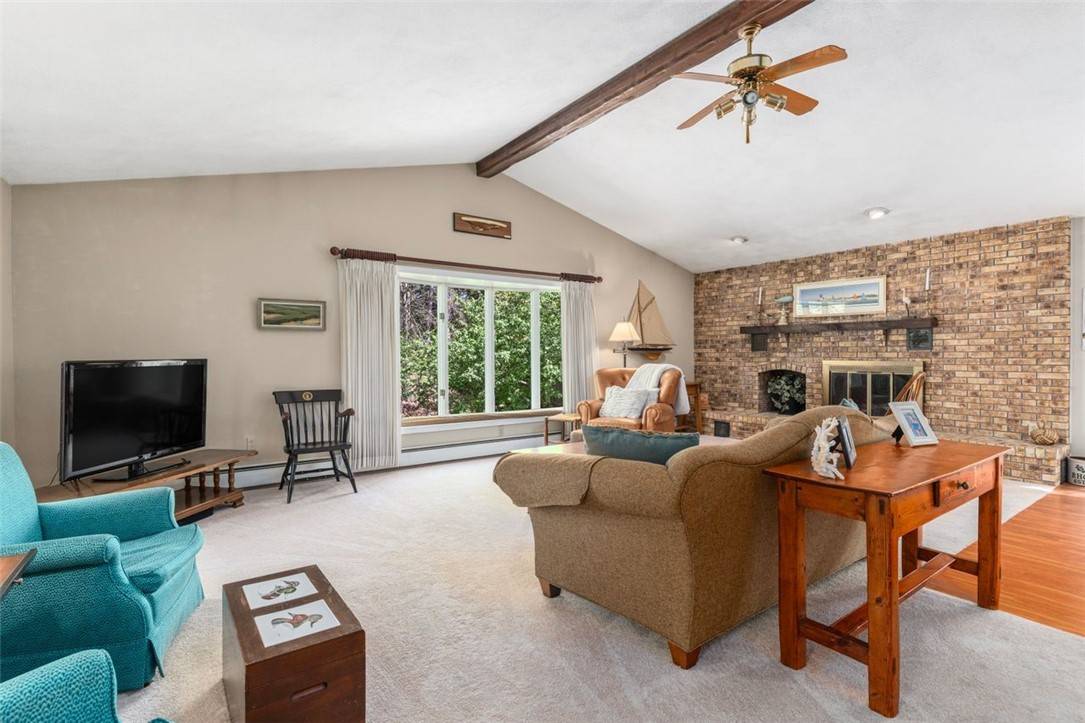 East Greenwich, RI 02818,70 Falcon CIR
