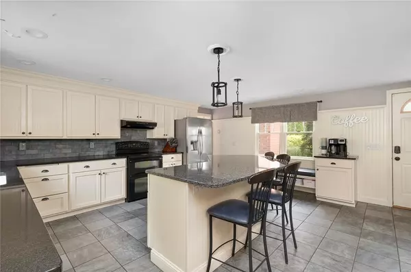 West Warwick, RI 02893,30 Peters LN