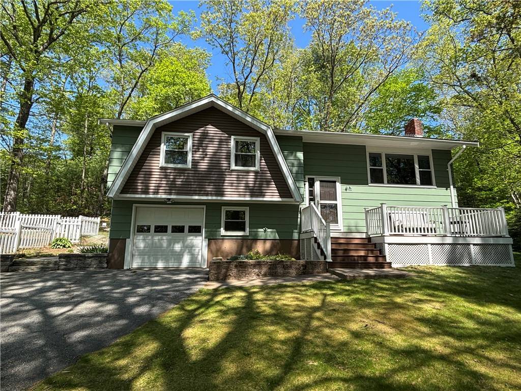 9 Sky View RD, North Smithfield, RI 02896