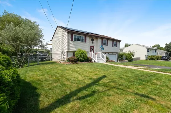 West Warwick, RI 02893,17 Cedar DR