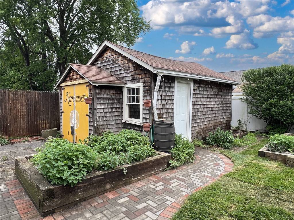 Barrington, RI 02806,61 Blanding AVE