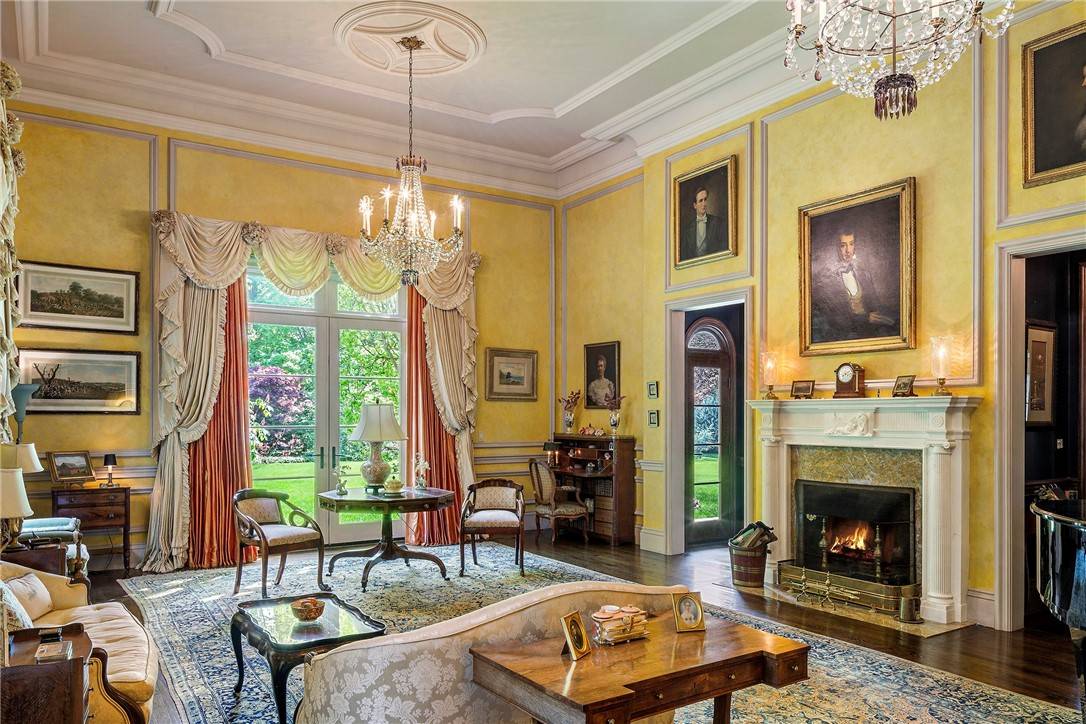 14 Leroy AVE, Newport, RI 02840