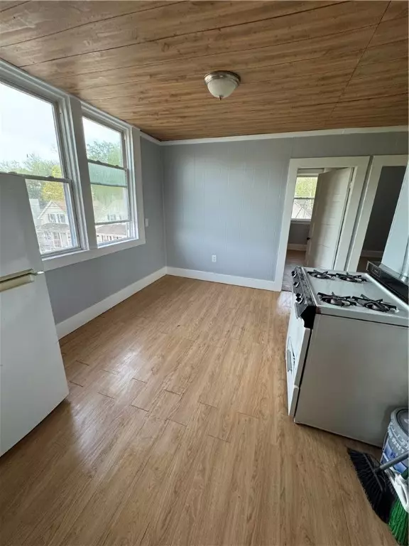 Johnston, RI 02919,27 Greenville AVE