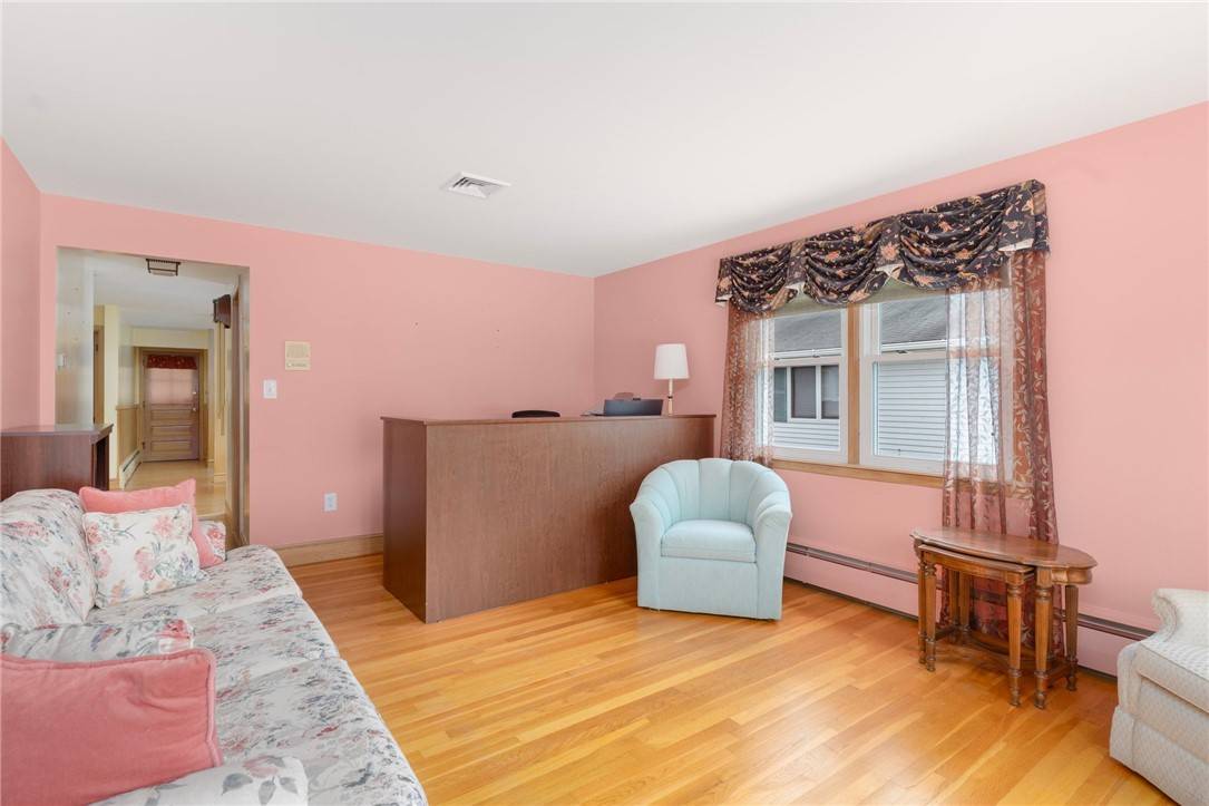 Providence, RI 02908,20 Loxley RD