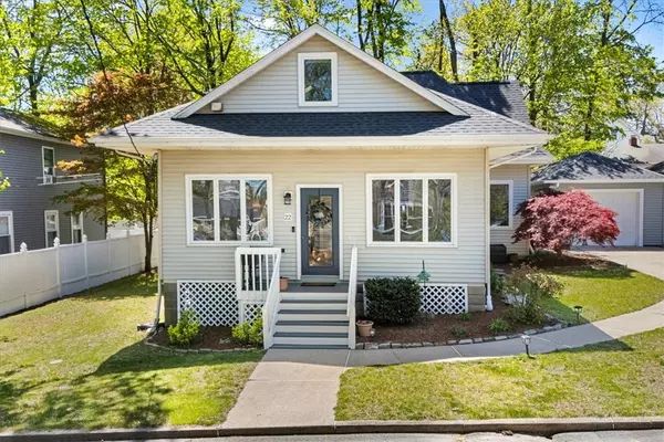 22 Dunedin ST, Cranston, RI 02920