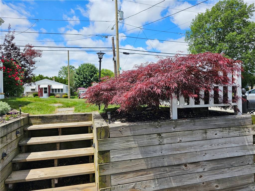 Cranston, RI 02920,3 Bank ST