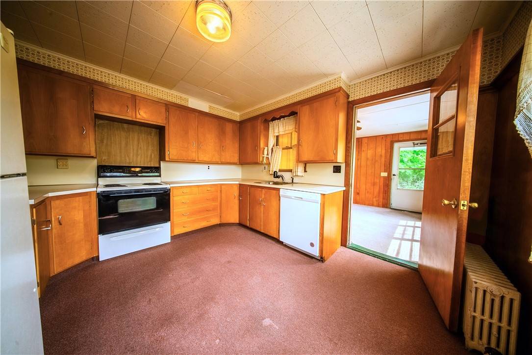 Warwick, RI 02886,102 Buttonwoods AVE