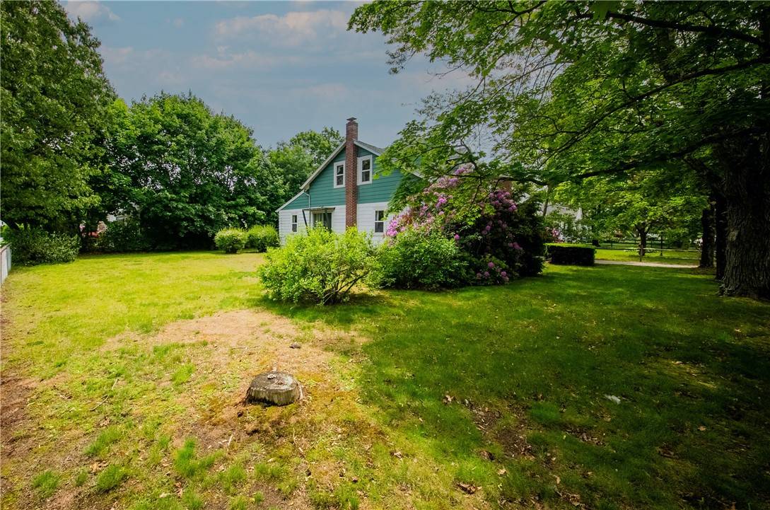 Warwick, RI 02886,102 Buttonwoods AVE