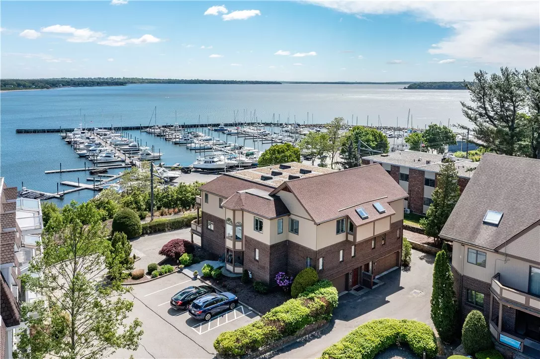 Warwick, RI 02886,3976 Post RD