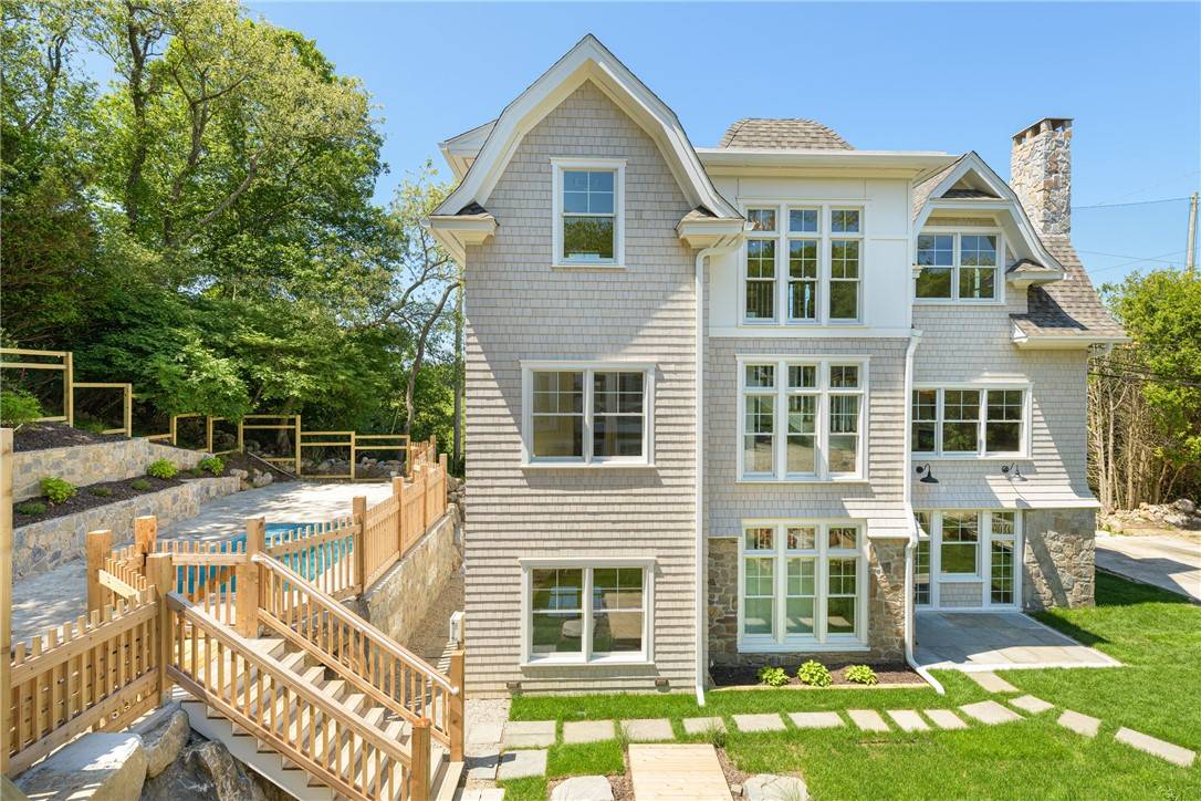 Westerly, RI 02891,17 East Hills RD