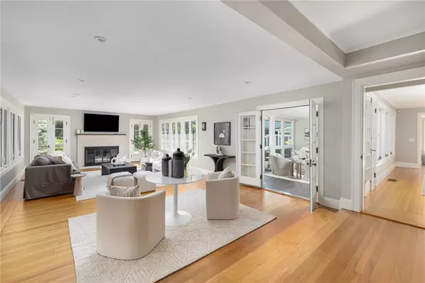 Barrington, RI 02806,211 Rumstick RD