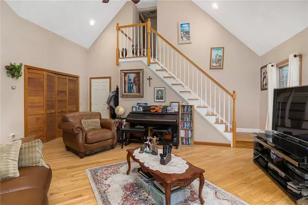 North Providence, RI 02904,6 Lake DR