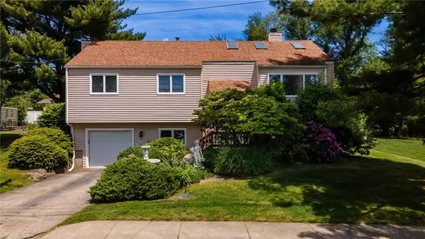 Cranston, RI 02921,29 Valley View DR