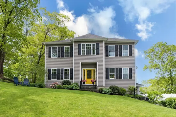 79 Arnold DR, Cumberland, RI 02864