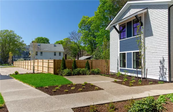 East Greenwich, RI 02818,32 Exchange ST #102