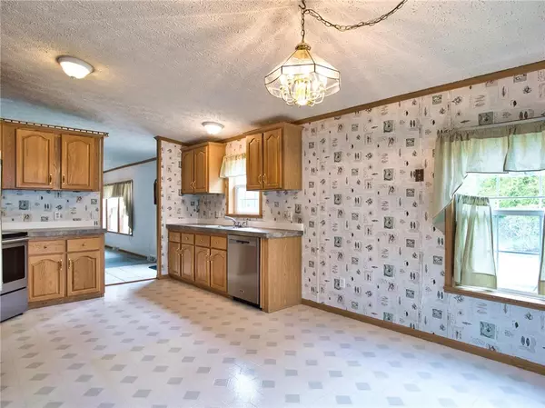 Tiverton, RI 02878,40 Songbird LN