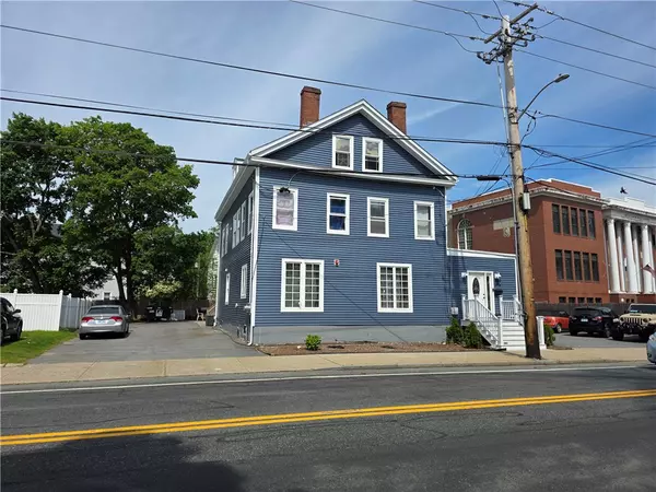 1612 LONSDALE AVE, Lincoln, RI 02865