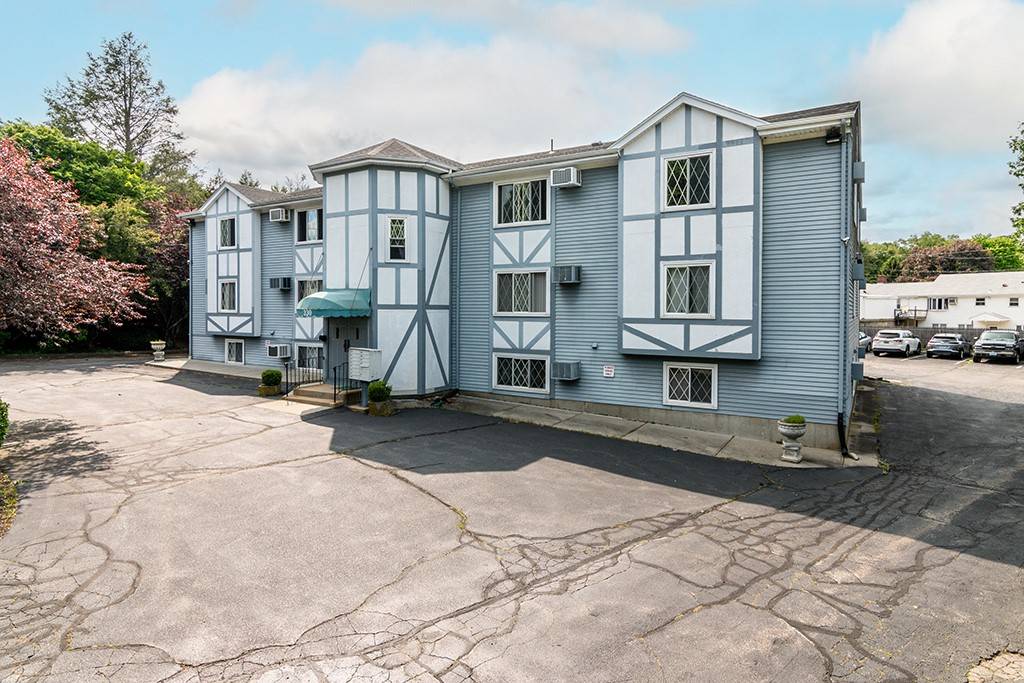 330 SIMMONSVILLE AVE, Johnston, RI 02919