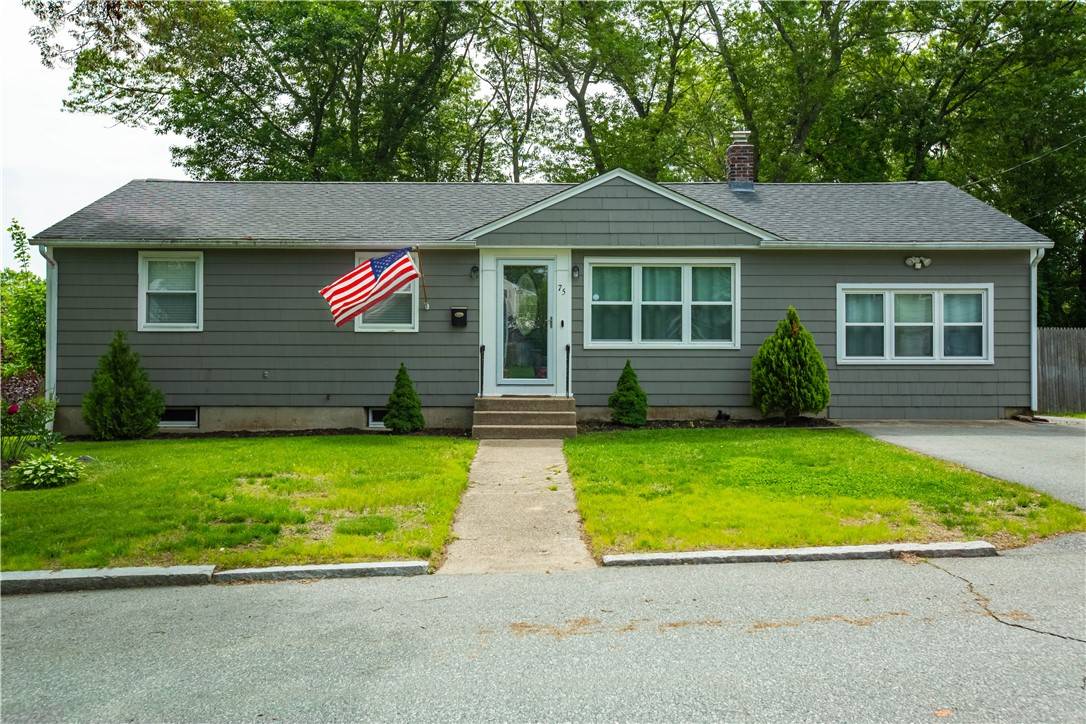 75 Pembroke LN, Coventry, RI 02816
