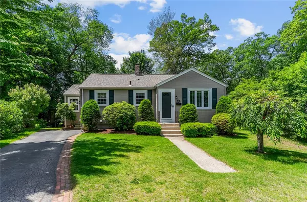 13 Angela CT, North Providence, RI 02904