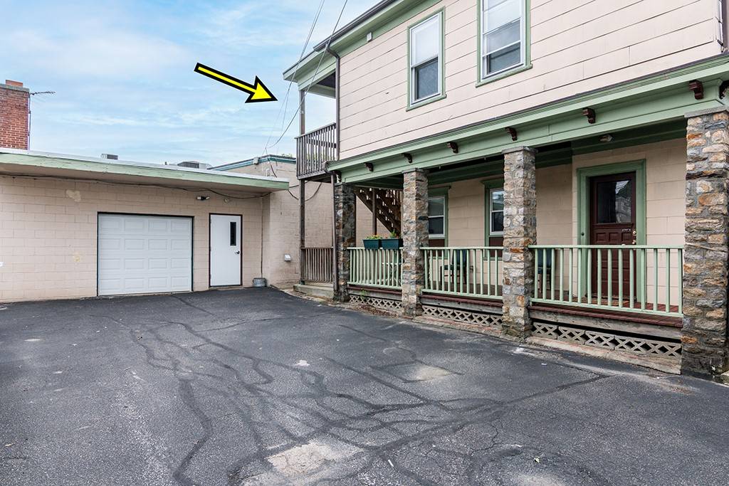 East Greenwich, RI 02818,585 Main ST #2B