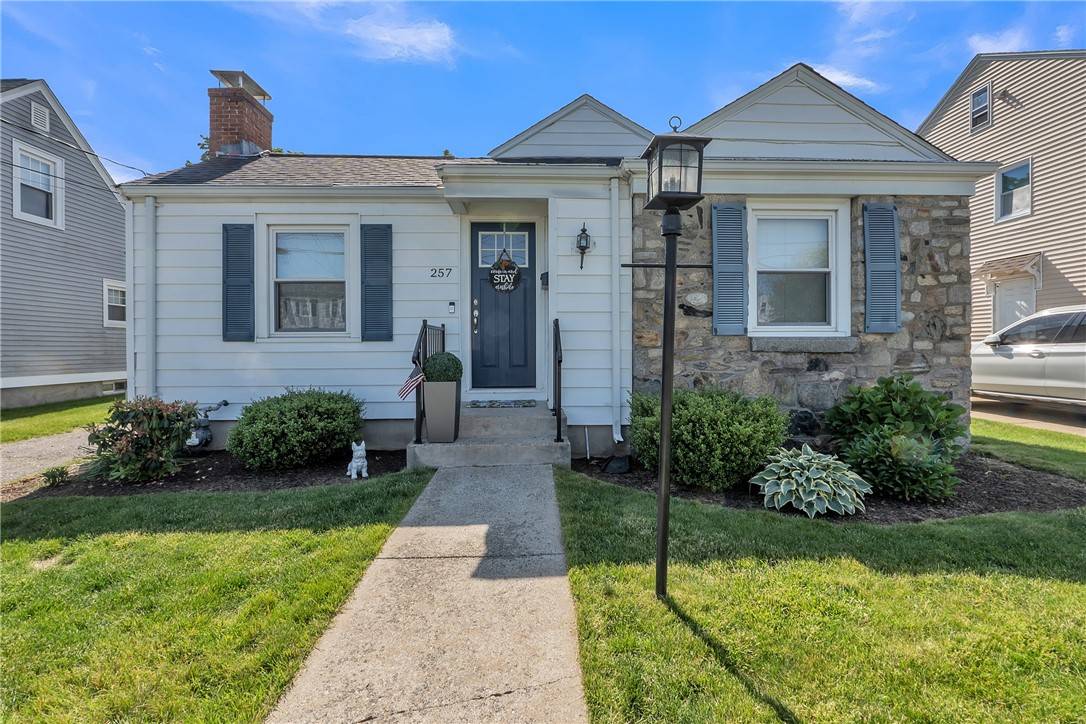 257 Woodhaven RD, Pawtucket, RI 02861