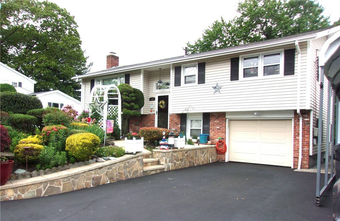 15 Ponderosa DR, West Warwick, RI 02893