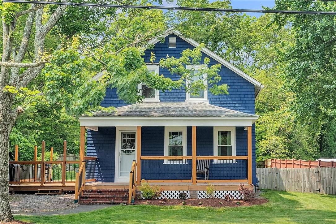 15 Boyd AVE, East Providence, RI 02914