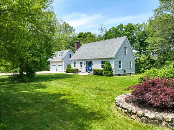 Hopkinton, RI 02808,8 Grills LN