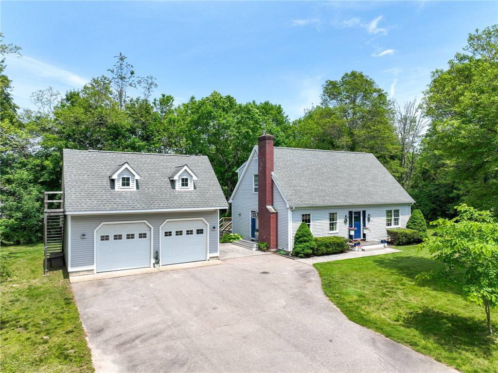 Hopkinton, RI 02808,8 Grills LN