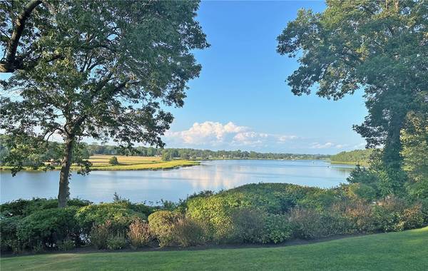 17 Pojac Point RD, North Kingstown, RI 02852