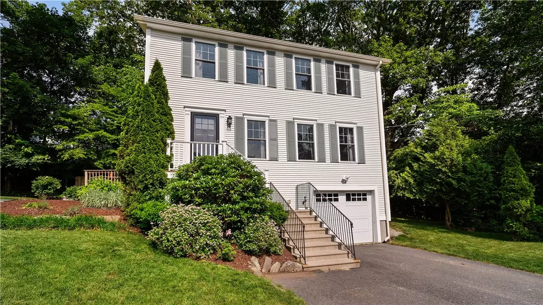 28 Narragansett RD, Cumberland, RI 02864