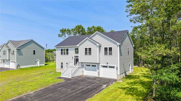 226 Meadow View LN, Tiverton, RI 02878