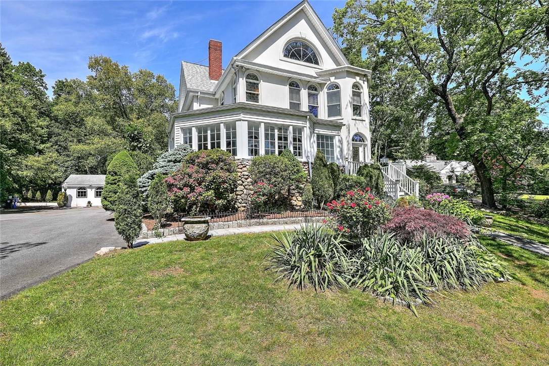 247 Oaklawn AVE, Cranston, RI 02920